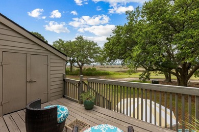 Bright and sunny end unit townhouse with high ceilings, large - photo 22