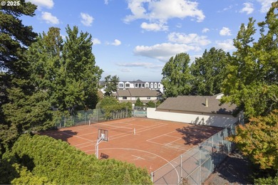 Spring is just around the corner, and this Hayden Bay townhouse