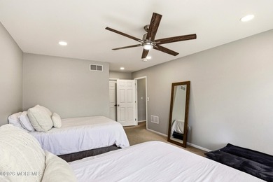 Welcome home to this spacious and beautifully maintained Center - photo 24