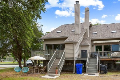 Bright and sunny end unit townhouse with high ceilings, large - photo 28