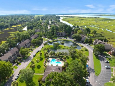 Bright and sunny end unit townhouse with high ceilings, large - photo 32