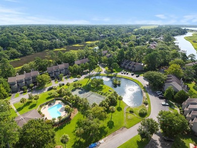 Bright and sunny end unit townhouse with high ceilings, large - photo 33