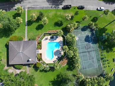 Bright and sunny end unit townhouse with high ceilings, large - photo 34