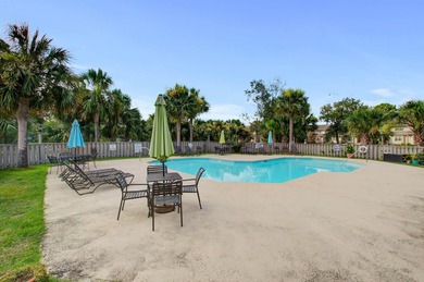 Bright and sunny end unit townhouse with high ceilings, large - photo 36