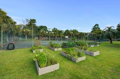 Bright and sunny end unit townhouse with high ceilings, large - photo 40