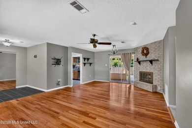 This well kept home is located close to shopping as well as golf - photo 8