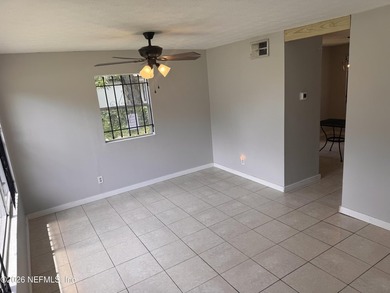 MOVE IN READY! This END UNIT townhome is a perfect starter home - photo 3