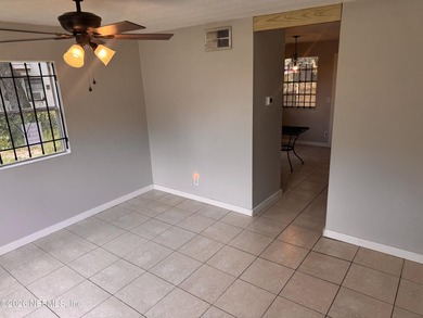 MOVE IN READY! This END UNIT townhome is a perfect starter home - photo 4