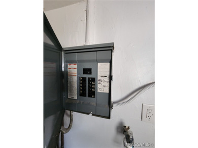 Located in the heart of Beverly Hills, this 2-bedroom 1-bathroom - photo 11