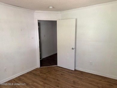 Some homes have good bones. This one has good bones and good - photo 16