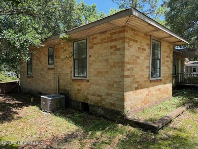 Some homes have good bones. This one has good bones and good - photo 18