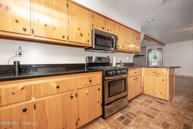 Welcome to your own private retreat in the desirable Spring Lake - photo 24