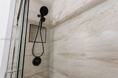 Beautifully renovated 3-bedroom, 2.5-bath townhome in the - photo 22