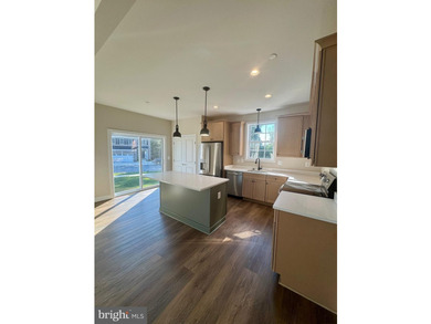 Welcome to this stunning 4-bedroom, 3.5 bath carriage home in - photo 8
