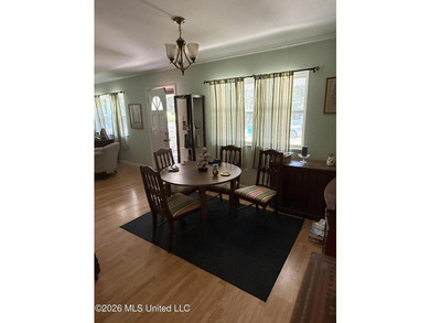 Only a couple of blocks from the BEACH!! This *fixer upper* - photo 6