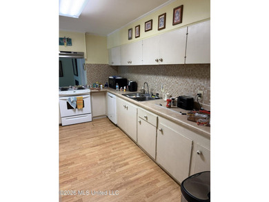 Only a couple of blocks from the BEACH!! This *fixer upper* - photo 10