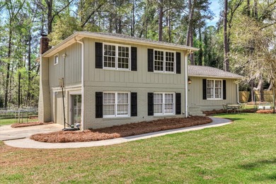 SUPER LOCATION, GREAT CONDITION... This well-maintained family - photo 3