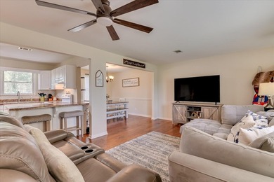 SUPER LOCATION, GREAT CONDITION... This well-maintained family - photo 7