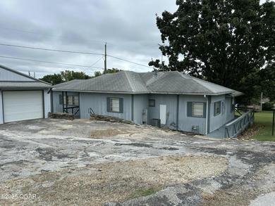 Stockton Lake Home For Sale in Stockton Missouri