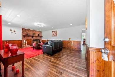 This beautiful 3-bedroom, 2-bathroom home combines classic charm - photo 4