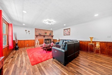 This beautiful 3-bedroom, 2-bathroom home combines classic charm - photo 5
