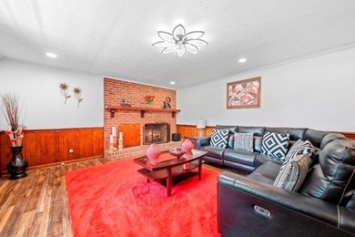 This beautiful 3-bedroom, 2-bathroom home combines classic charm - photo 6