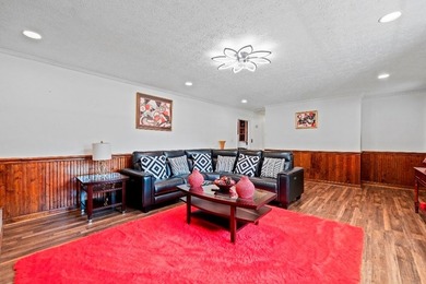 This beautiful 3-bedroom, 2-bathroom home combines classic charm - photo 7