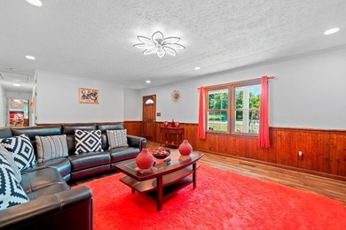 This beautiful 3-bedroom, 2-bathroom home combines classic charm - photo 8