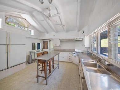 A rare opportunity to acquire a historic Honolulu estate. Built - photo 18