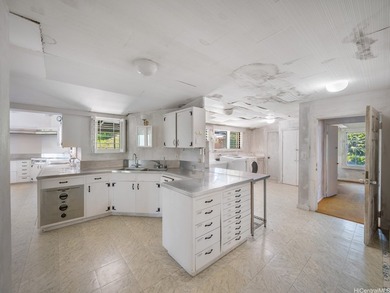 A rare opportunity to acquire a historic Honolulu estate. Built - photo 19