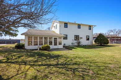 Enjoy beautiful views of Sauk Lake from this well-maintained 5 - photo 2