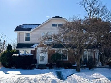 Welcome to this Charming 1920's home on Roe Blvd. The interior - photo 2
