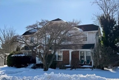 Welcome to this Charming 1920's home on Roe Blvd. The interior - photo 3