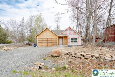 Lake Home For Sale in Coolbaugh, Pennsylvania