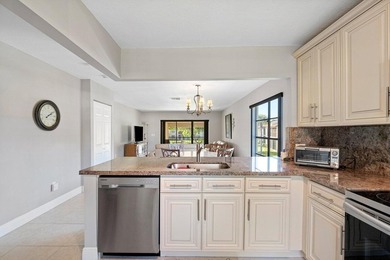Completely renovated, light-filled second-floor condo offering - photo 7