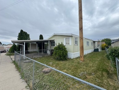 Welcome home to this well-maintained 3 bedroom, 2 bathroom - photo 2