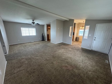 Welcome home to this well-maintained 3 bedroom, 2 bathroom - photo 3