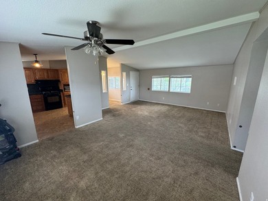Welcome home to this well-maintained 3 bedroom, 2 bathroom - photo 5