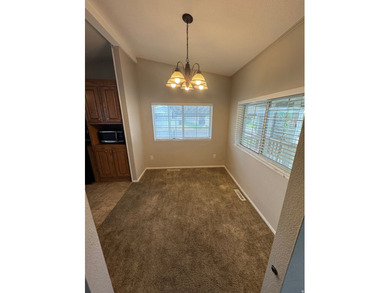 Welcome home to this well-maintained 3 bedroom, 2 bathroom - photo 8