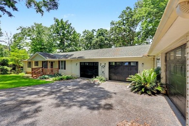 Charming 3 bedroom 2 bath home nestled on the banks of beautiful - photo 2