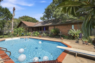 Welcome home to this spacious 4-bedroom, 2.5-bath ranch-style - photo 3