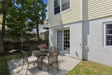 Turn-Key, Bright End Unit Townhome with private garage - Just a - photo 17