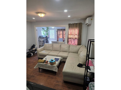 Prime location of South Jamaica . Beautiful Fully Renovated 3 - photo 2