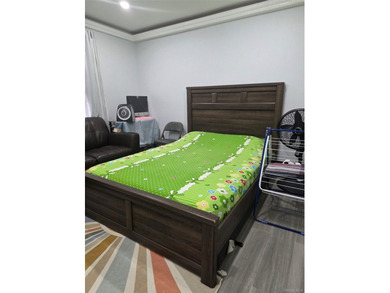 Prime location of South Jamaica . Beautiful Fully Renovated 3 - photo 3
