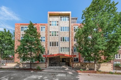 SELLER WILL PAY ONE FULL YEAR OF HOA FEES! Welcome to this - photo 1