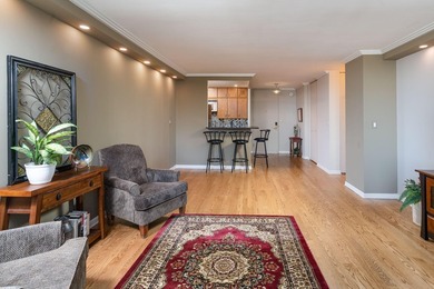 Welcome home to Regency House on Milwaukee's East Side. Just - photo 4