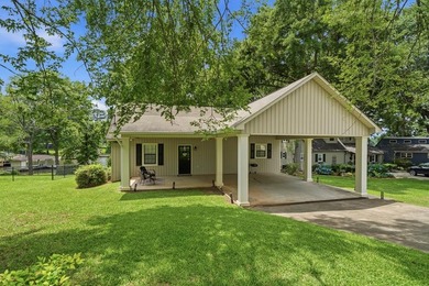 Charming Cape Cod-style home featuring 3 bedrooms and 2 baths in - photo 1