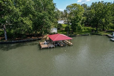 Charming Cape Cod-style home featuring 3 bedrooms and 2 baths in - photo 2