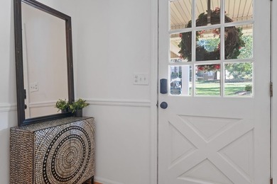 Charming Cape Cod-style home featuring 3 bedrooms and 2 baths in - photo 8