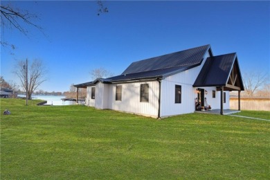 PANORAMIC VIEWS AND WATER ACCESS! - Lake Home For Sale in Neoga, Illinois